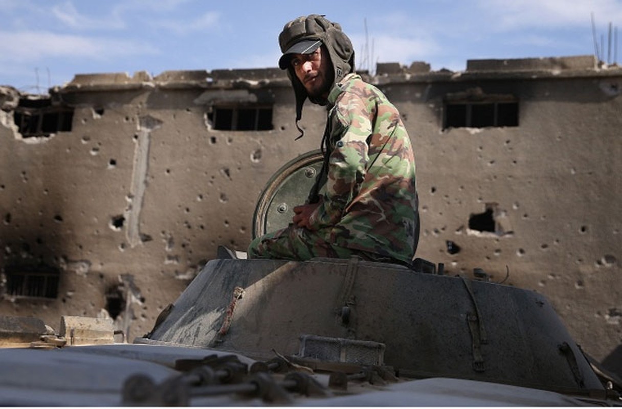 Anh binh si Syria cam chot vung ngoai o Damascus-Hinh-8